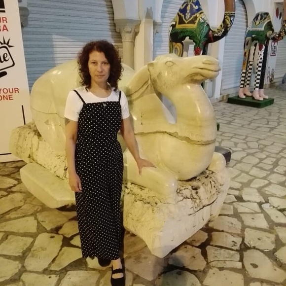 Meet your Posher, Stephanie - Picture 2 of 6